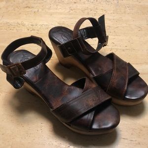 Free bird cape clog size 8